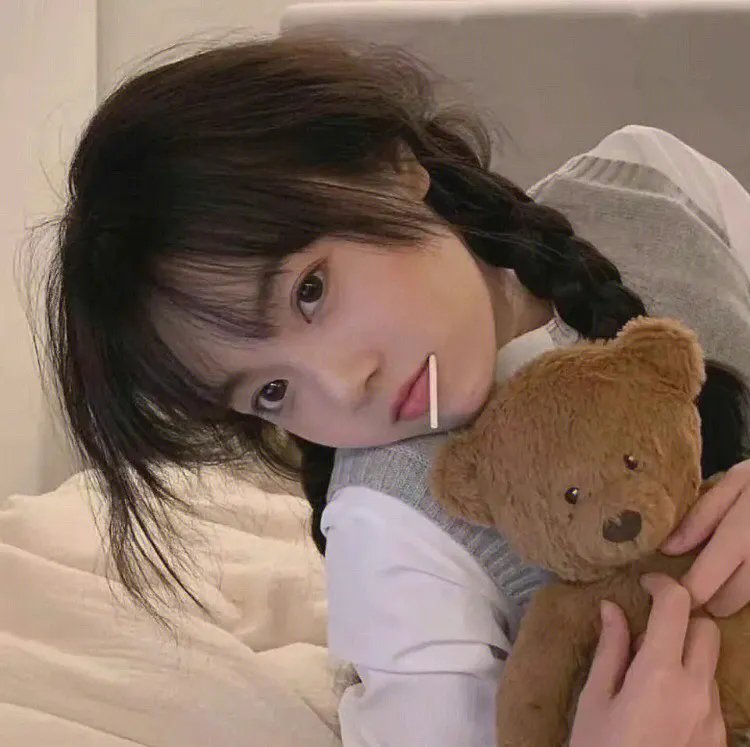 以电影内容为主轴，同时融入电视剧与综艺元素，适合偏好高完成度片单浏览的用户。